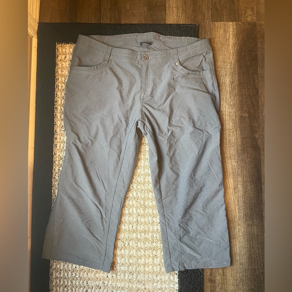 Women’s Kuhl capri pants
